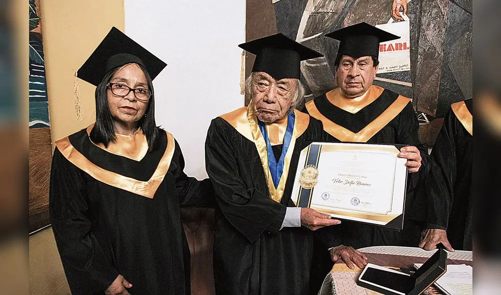 17-10-19 ALDAIR MEJIA

FOTOS AL PINTOR VICTOR DELFIN EL DIA DE HOY LE ENTRAGARON UNA MEDALLA LA UNIVERSIDAD LA CANTUTA POR SU ARTE Y TRABAJO