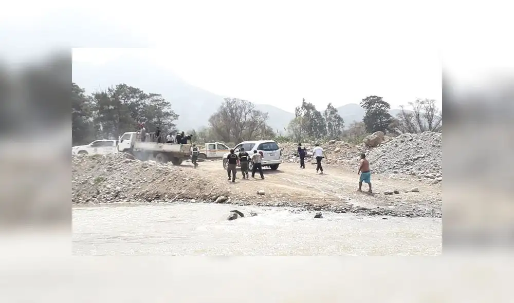 Intentó atravesar río Lurín con su camioneta y casi es arrastrado por la corriente [FOTOS Y VIDEO]