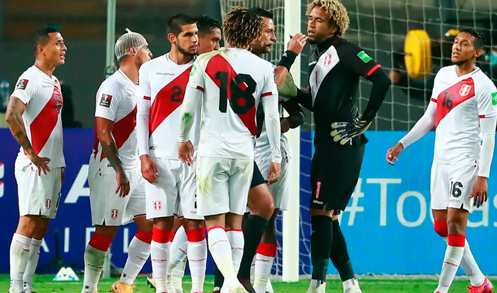 Carlos Zambrano contó detalles de la actuación del árbitro con los jugadores peruanos dentro del campo de juego ante Brasil. Foto: AFP.