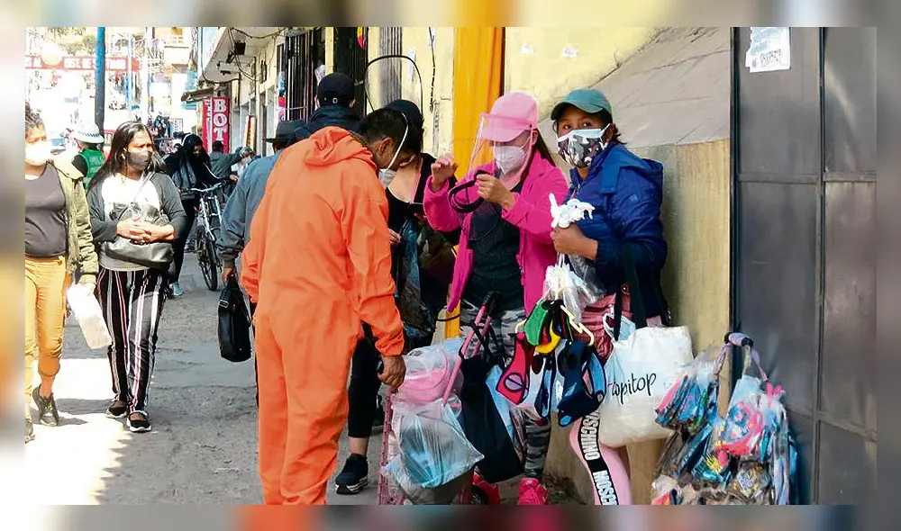 INFORMALIDAD. Quienes han perdido sus negocios o su empleo se han vuelto ambulantes INFORMALIDAD. Quienes han perdido sus negocios o su empleo se han vuelto ambulantes