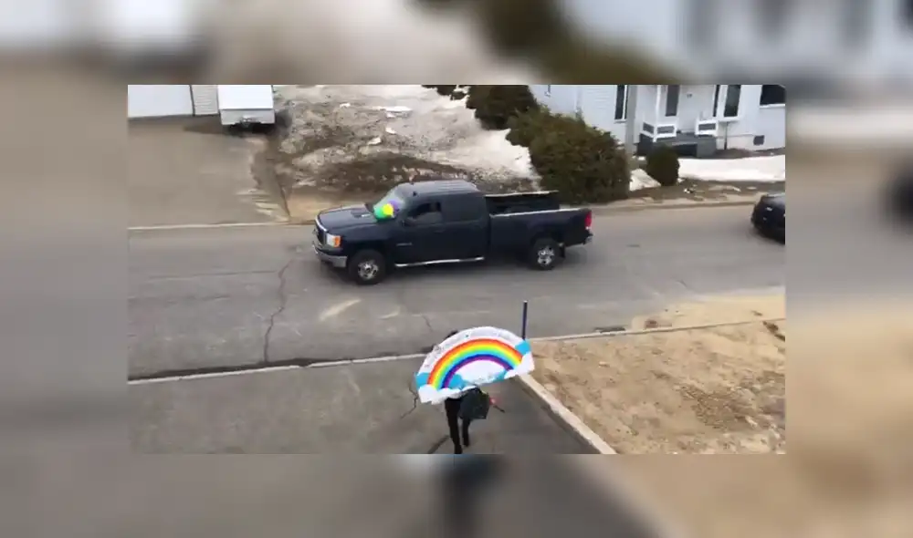 A través de YouTube se hizo viral el momento en que le celebran el cumpleaños a una abuela en plena cuarentena.