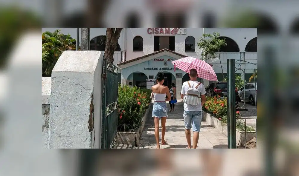 Fachada del Centro Integrado de Salud Amaury de Medeiros (CISAM) de Recife, una clínica materna pública de referencia en el país para procedimientos de interrupción de embarazo. Foto: EFE.