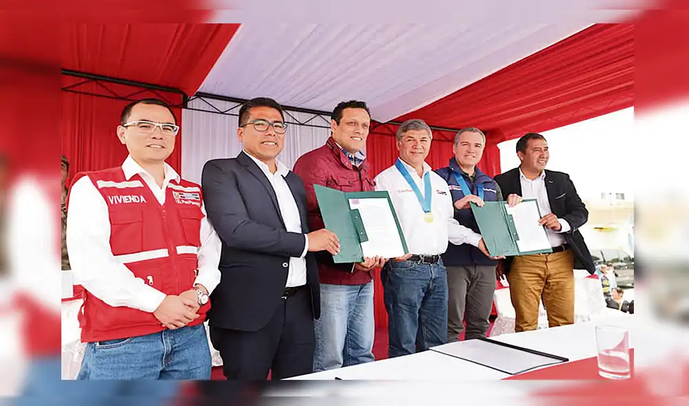 En sociedad. Premier y ministro con autoridades de Áncash. En sociedad. Premier y ministro con autoridades de Áncash.