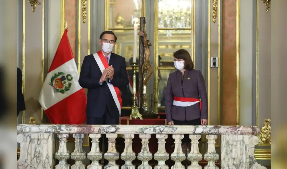 Vizcarra tomó juramento al nuevo gabinete ministerial. Vizcarra tomó juramento al nuevo gabinete ministerial.