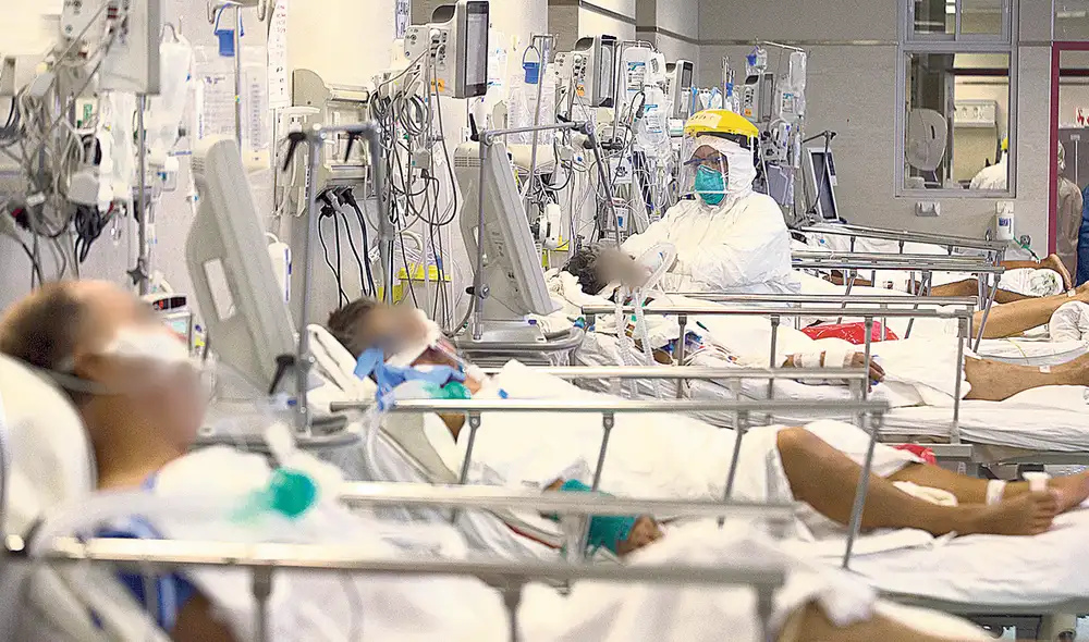 Emergencia. Los médicos lograron enfrentar la pandemia, pero están cansados y sin equipos. Foto: John Reyes/La República Emergencia. Los médicos lograron enfrentar la pandemia, pero están cansados y sin equipos. Foto: John Reyes/La República