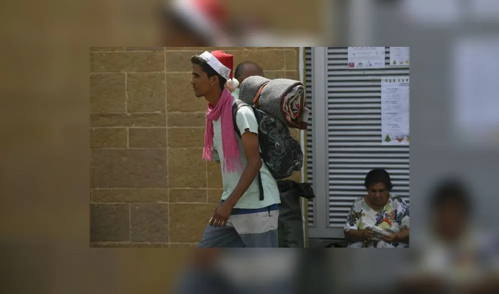 A Venezuelan migrant carrying a backpack walks in Bucaramanga, Colombia, on December 17, 2019. - Venezuelan migrants in Colombia undertake a round trip to their country with the desire to spend Christmas at home. (Photo by Juan BARRETO / AFP) A Venezuelan migrant carrying a backpack walks in Bucaramanga, Colombia, on December 17, 2019. - Venezuelan migrants in Colombia undertake a round trip to their country with the desire to spend Christmas at home. (Photo by Juan BARRETO / AFP)