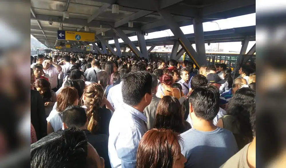 Metropolitano : Estación Naranjal colapsó tras eliminar cola de sentados [FOTOS]