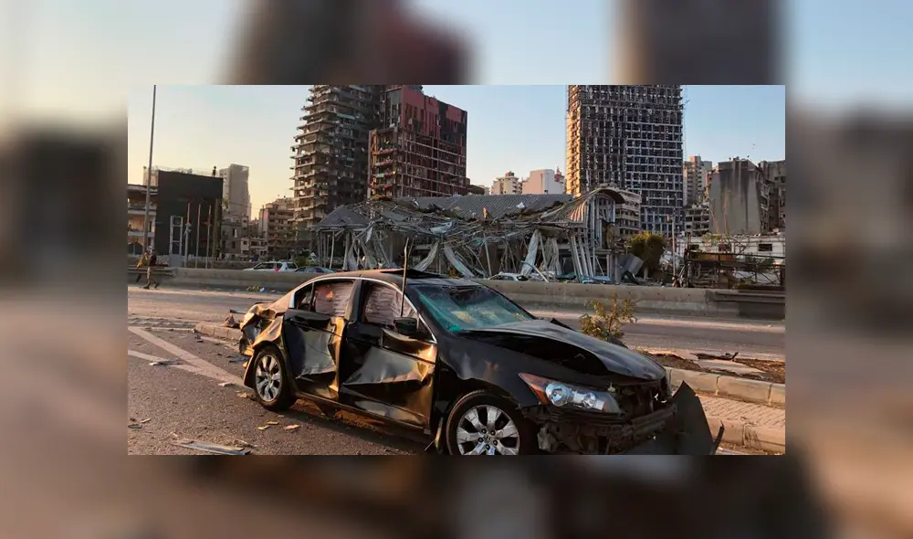 Edificios y vehículos terminaron destruidos después de una explosión masiva en Beirut, Líbano. Foto: (EFE/EPA/WAEL HAMZEH)