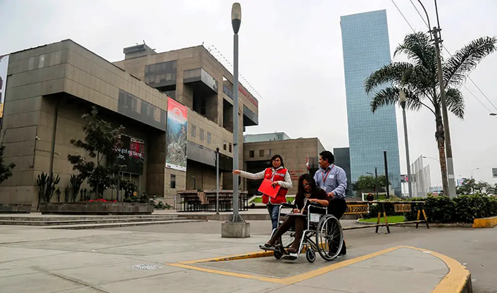 Las veredas deben permitir el normal desplazamiento de las personas con discapacidad. Foto: CONADIS Las veredas deben permitir el normal desplazamiento de las personas con discapacidad. Foto: CONADIS