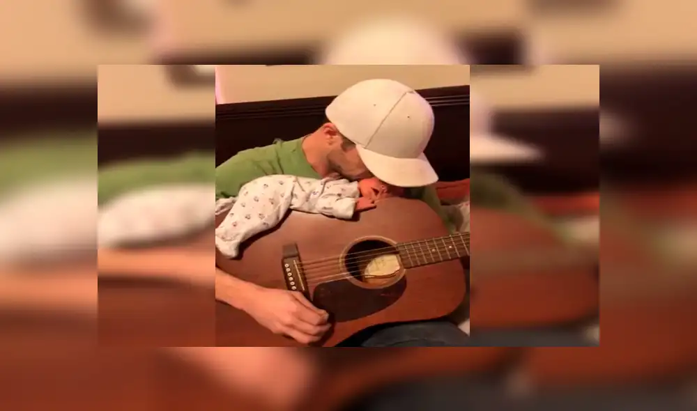 Facebook: padre músico le dedica emotivo tema a su bebé mientras él duerme sobre la guitarra [VIDEO]