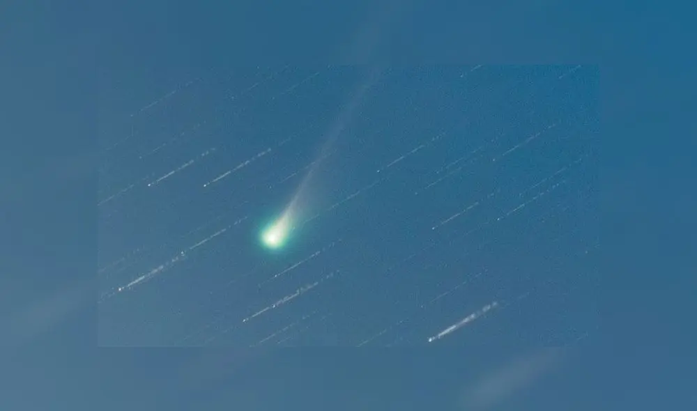 El cometa SWAN, visto hoy desde el oeste de Australia. Crédito: Twitter.