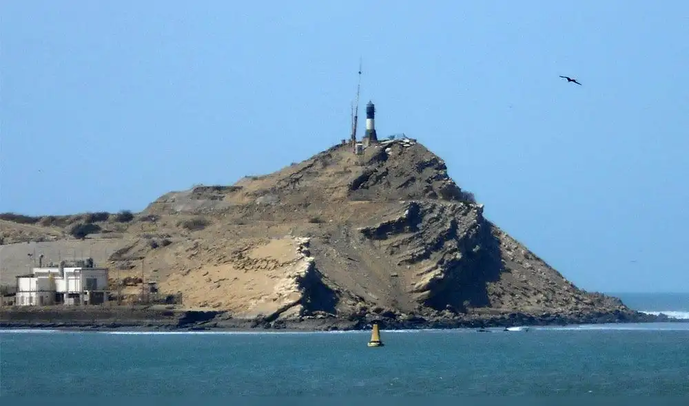 Talara: faro es reemplazado temporalmente por sistema de luz 