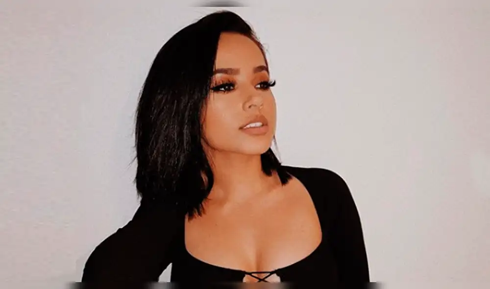 Becky G luce irreconocible sin pestañas postizas ni maquillaje [VIDEO]