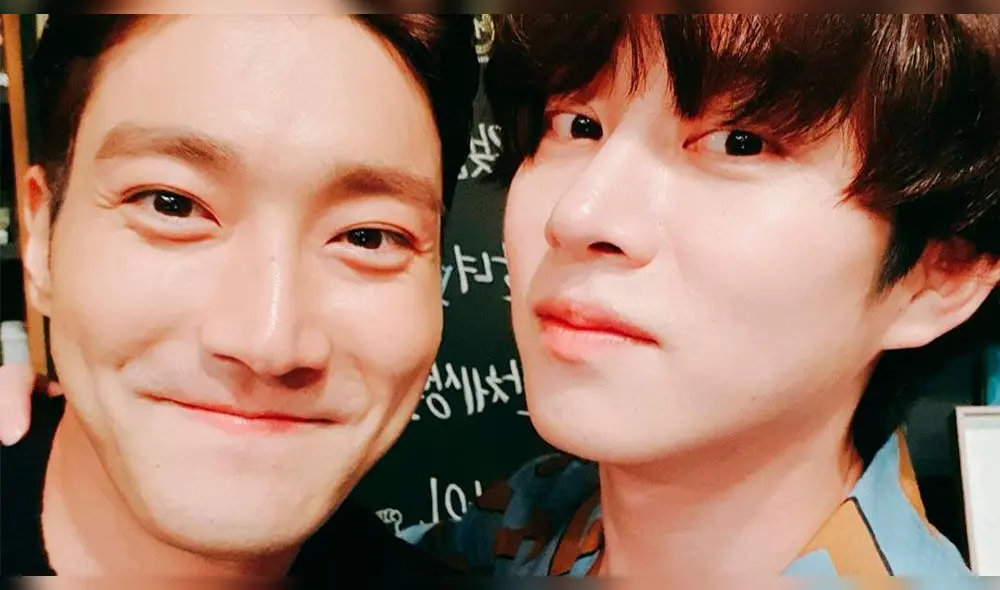 Siwon y Heechul durante su presentación en el programa Life Bar" de la cadena tvN.