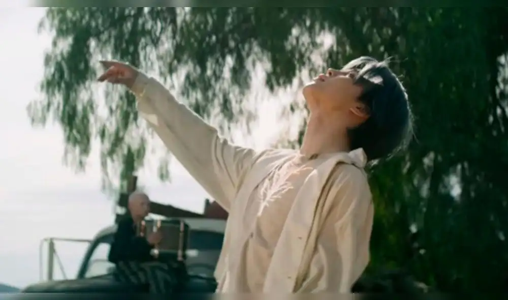 Desliza para ver más fotos de "ON" de BTS. Desliza para ver más fotos de "ON" de BTS.