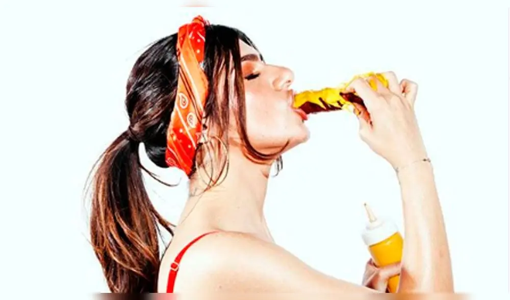 Mia Khalifa se transporta al pasado con sexy atuendo