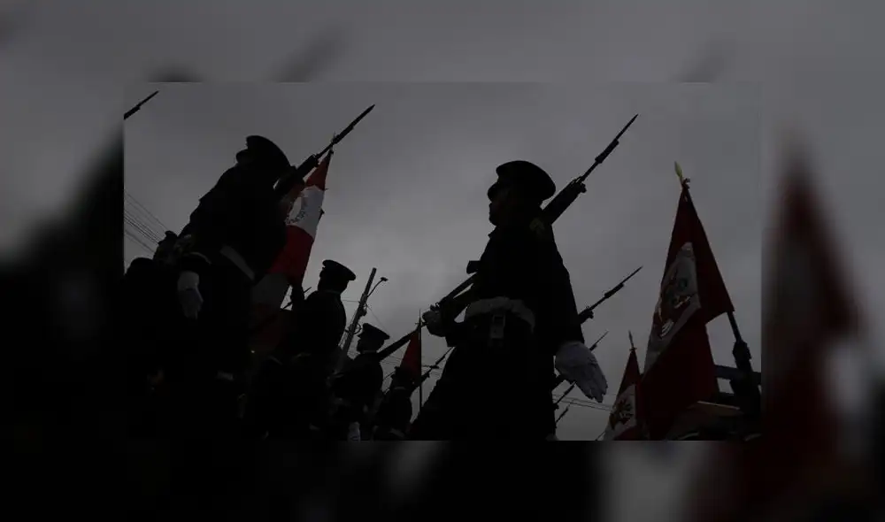 Familias enteras disfrutaron del variado y colorido cronograma del Desfile Militar. (Foto: La República)
