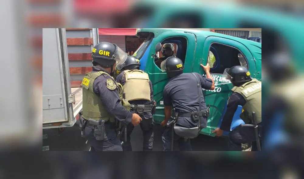 Policías y fiscalizadores solicitaron documentos y el PTP a ciudadanos venezolanos. (Foto: Municipalidad de Surco)