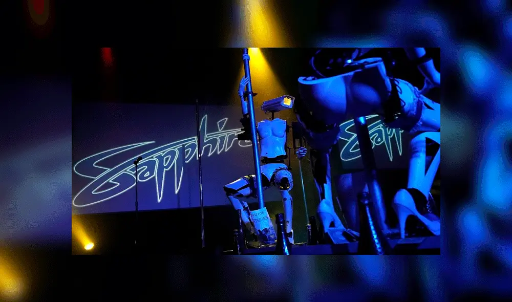 Francia: Robots-strippers se roban las miradas en los bares nocturnos [FOTOS Y VIDEO]