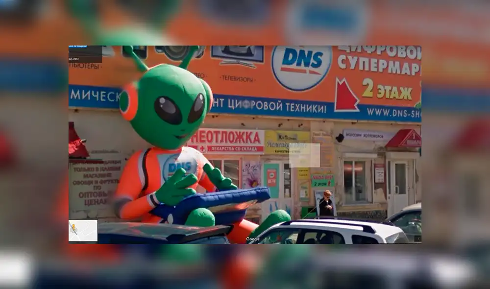 Google Maps: recorre calle en Rusia y descubre un gigantesco muñeco de alien [FOTOS]