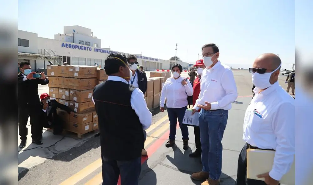 Martín Vizcarra entregó a Tacna ventiladores mecánicos, pruebas rápidas y equipos para el personal médico. Foto: Presidencia. Martín Vizcarra entregó a Tacna ventiladores mecánicos, pruebas rápidas y equipos para el personal médico. Foto: Presidencia.
