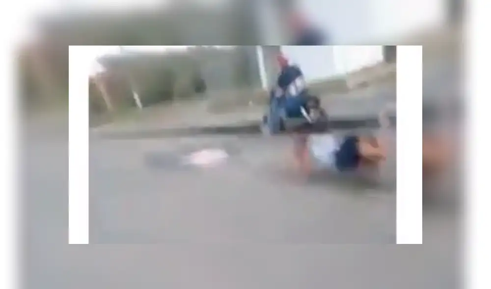 Vía Facebook: hace peligrosa maniobra con su moto para sorprender a su pareja y todo terminal mal [VIDEO]