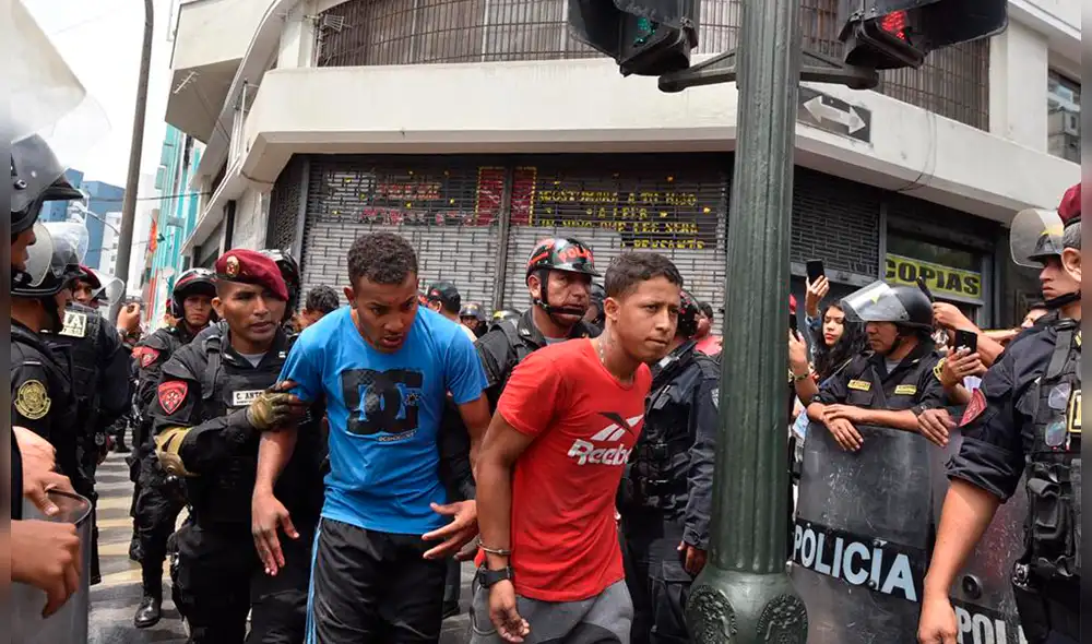 20 eran peruanos y otros 20 tenían nacionalidad extrajera. (Foto: Melissa Merino / La República) 20 eran peruanos y otros 20 tenían nacionalidad extrajera. (Foto: Melissa Merino / La República)