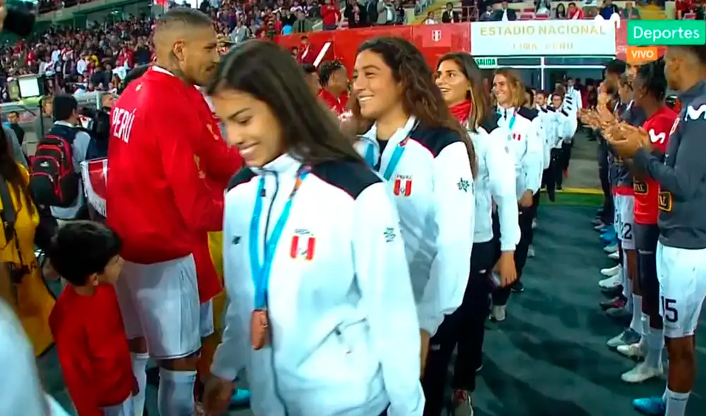 En la previa del partido amistoso contra Uruguay, la selección peruana le realizó un pasillo a los medallistas de los Juegos Panamericanos Lima 2019.