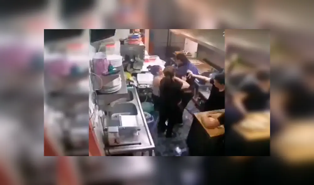 En YouTube, un joven trabajador estuvo a punto de sufrir un accidente cuando se disponía a realizar la limpieza. En YouTube, un joven trabajador estuvo a punto de sufrir un accidente cuando se disponía a realizar la limpieza.