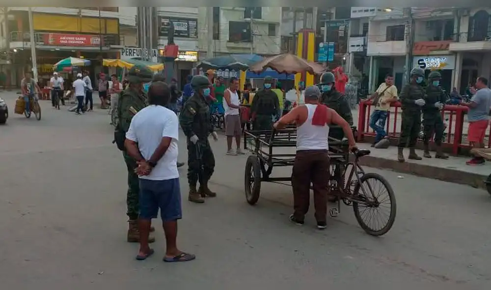 Soldados ecuatorianos cierran frontera Soldados ecuatorianos cierran frontera