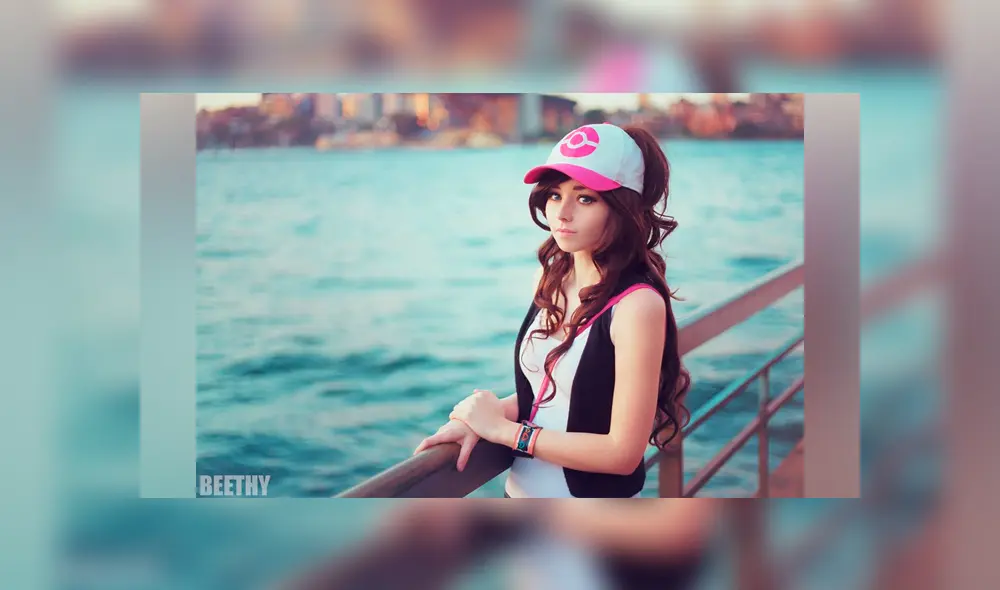 Desliza para ver más fotos de este sexy cosplay de Liza que ha enamorado a miles de fans de Pokémon. Desliza para ver más fotos de este sexy cosplay de Liza que ha enamorado a miles de fans de Pokémon.