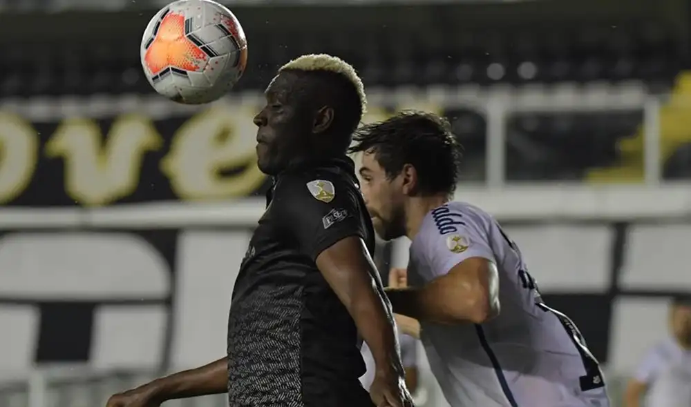 LDU ganó 1-0 a Santos pero quedó eliminado de la Copa Libertadores. Foto: EFE LDU ganó 1-0 a Santos pero quedó eliminado de la Copa Libertadores. Foto: EFE