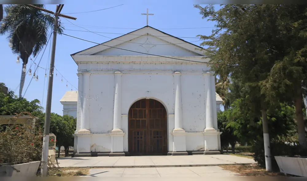 Capilla Santa Ana. Construida y sostenida por Mariana Barreda de Pardo del siglo
XX. Es parte del complejo arquitectónico de la casa hacienda. (Foto: Clinton Medina).