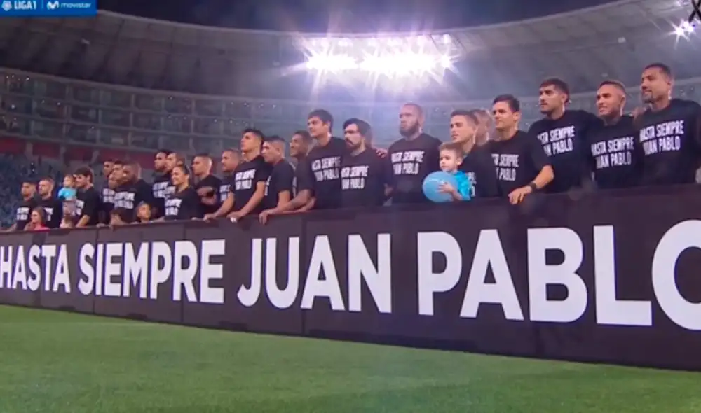 Previo al partido de la semifinal de la Liga 1, los planteles de Alianza Lima y Cristal conmemoraron al exjugador de Binacional, Juan Pablo Vergara.