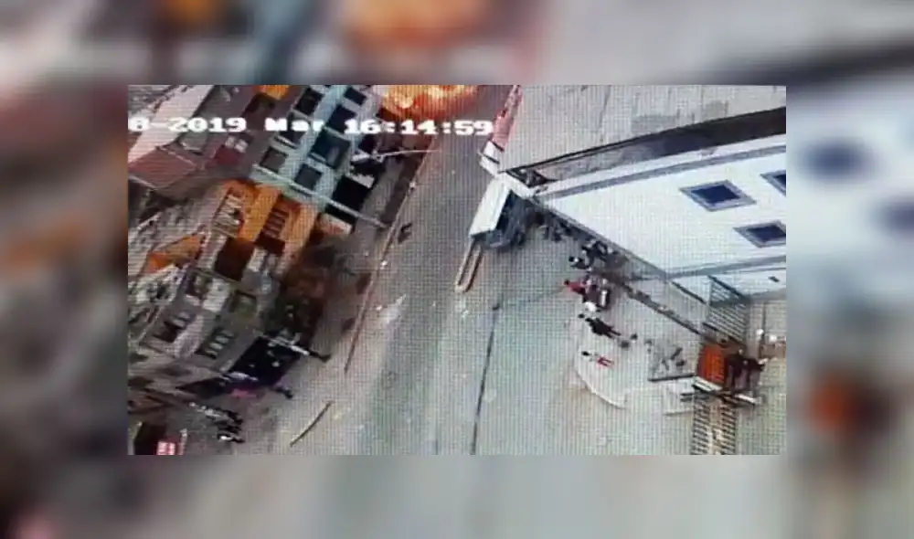 Fue exactamente a las 4:14:59 en que se produjo la explosión al interior de picantería. (Foto: Captura de video)