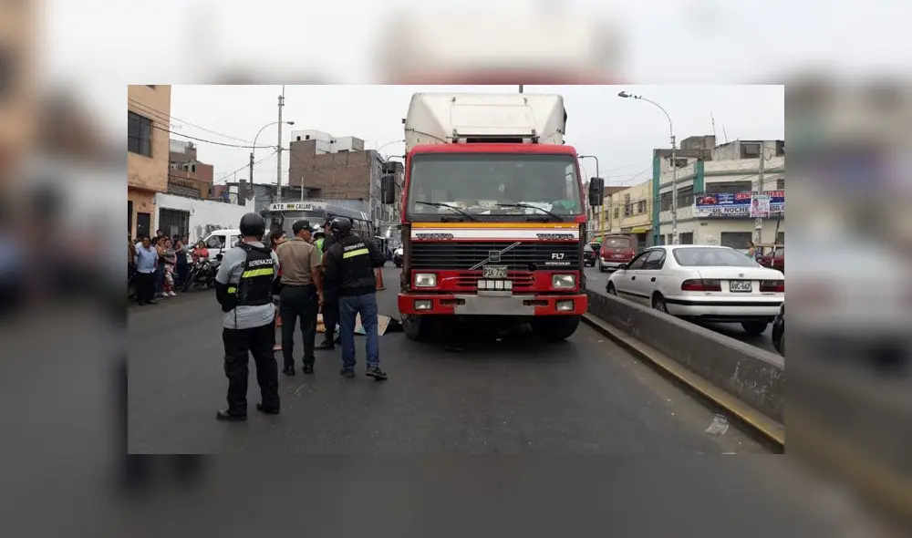 Hombre habría estado ingiriendo licor y quiso cruzar la pista. (Foto: Luis Villanueva / La República)
