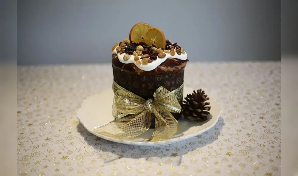 Este año, esta emprendedora se ha
propuesto vender 20 panetones, el costo es de 35 soles. Fotografía: Gerardo Marín Este año, esta emprendedora se ha
propuesto vender 20 panetones, el costo es de 35 soles. Fotografía: Gerardo Marín