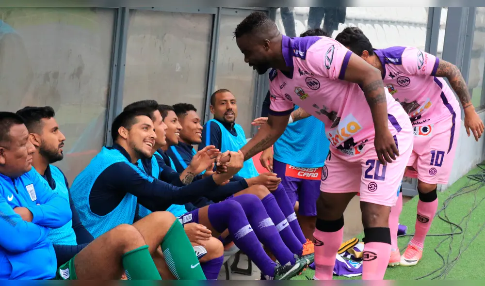 El Sport Boys fue el club que le abrió las puertas del fútbol peruano en el 2007. Luego pasó por otros clubes del torneo local, después de 9 años regresó al primer puerto.