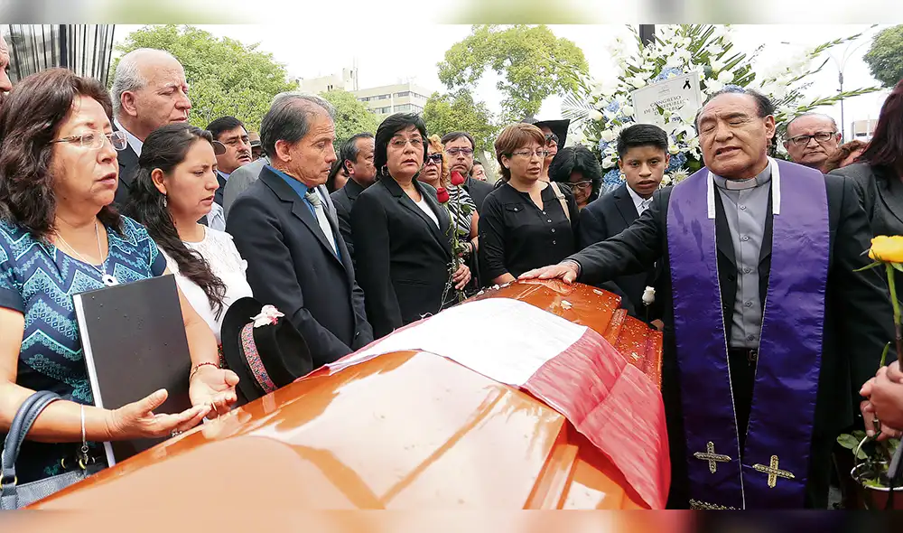 Congreso rindió homenaje póstumo a ex senador Genaro Ledesma Izquieta