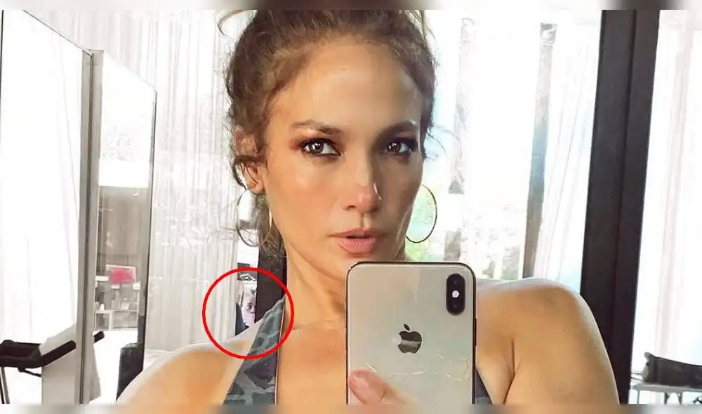 En la imagen se puede observar a la cantante tomándose un selfie durante una de sus rutinas de ejercicios. (Foto: Instagram) En la imagen se puede observar a la cantante tomándose un selfie durante una de sus rutinas de ejercicios. (Foto: Instagram)