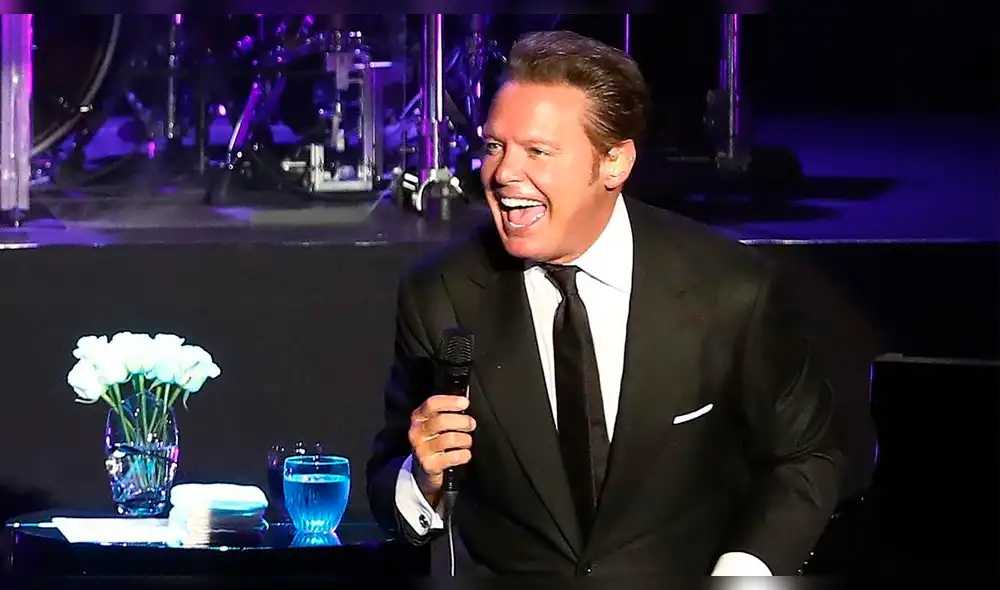 Luis Miguel genera indignación al golpear a su asistente en pleno concierto [VIDEO]