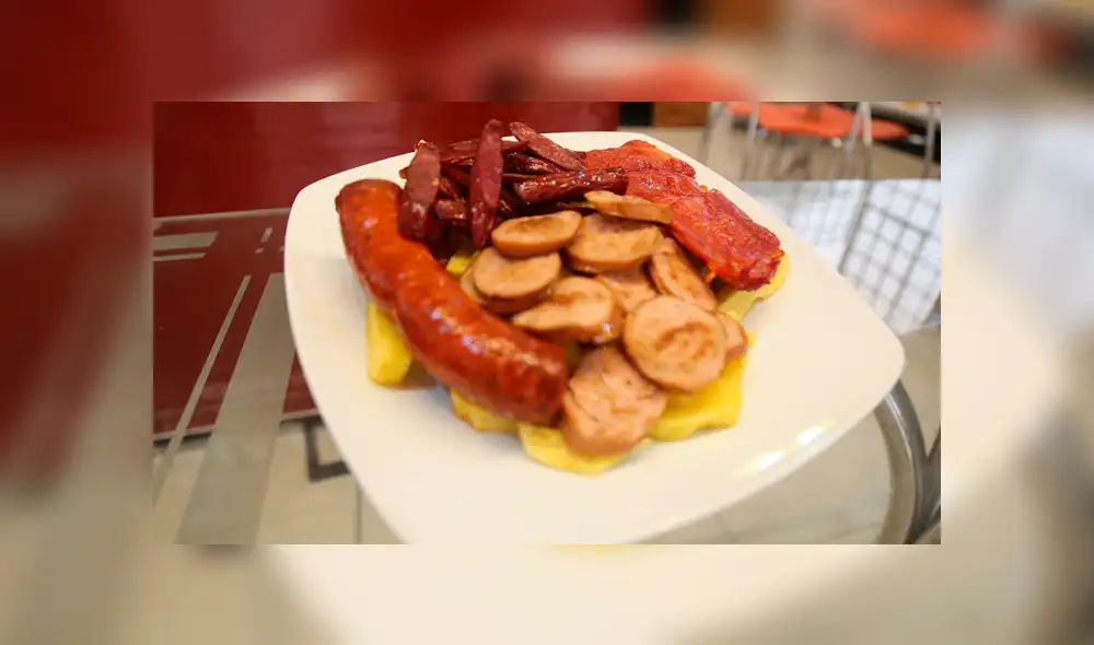 Vía Facebook: promocionan la "Salchihuán" y el "Salchifiscalito" para el "Día de la salchipapa"