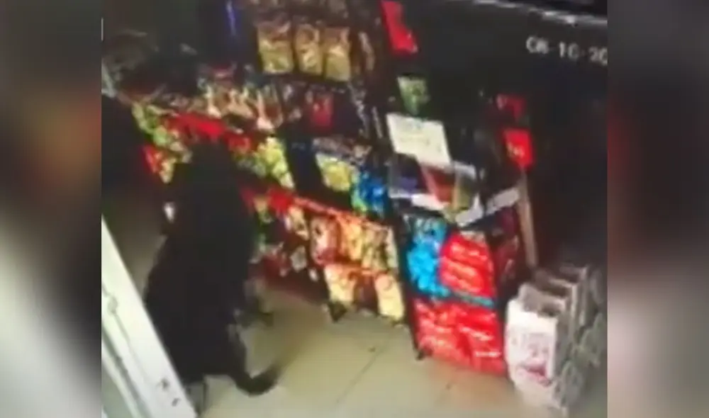 Desliza hacia la izquierda para ver más imágenes sobre este 'hambriento' perro que es fanático de las hamburguesas. Foto: captura de YouTube Desliza hacia la izquierda para ver más imágenes sobre este 'hambriento' perro que es fanático de las hamburguesas. Foto: captura de YouTube