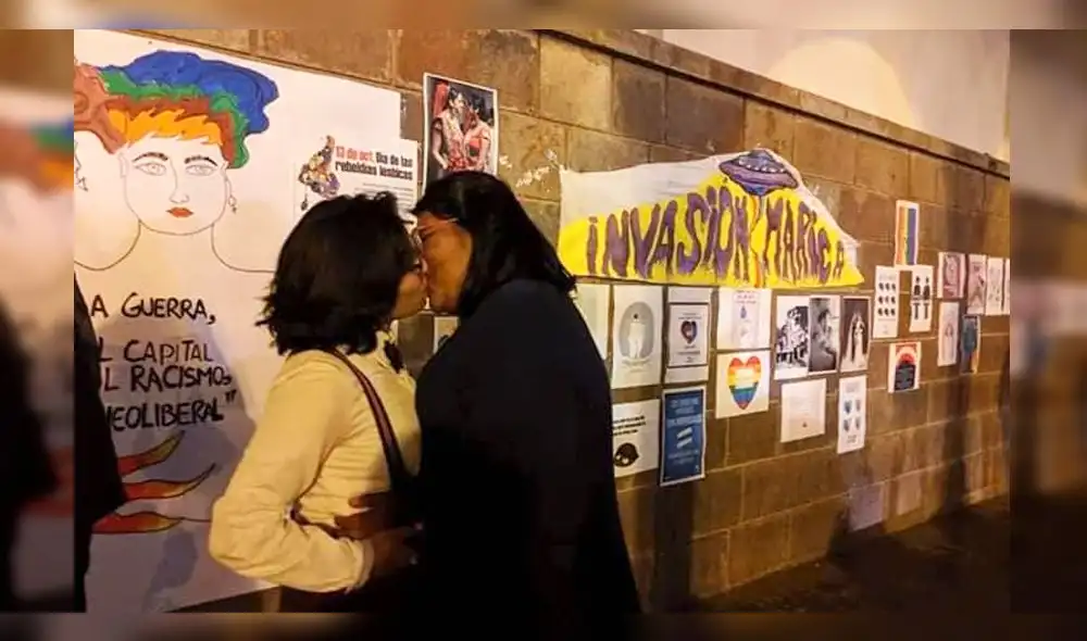 Activistas organizaron ‘besatón’ para visibilizar la diversidad sexual en Cusco Activistas organizaron ‘besatón’ para visibilizar la diversidad sexual en Cusco