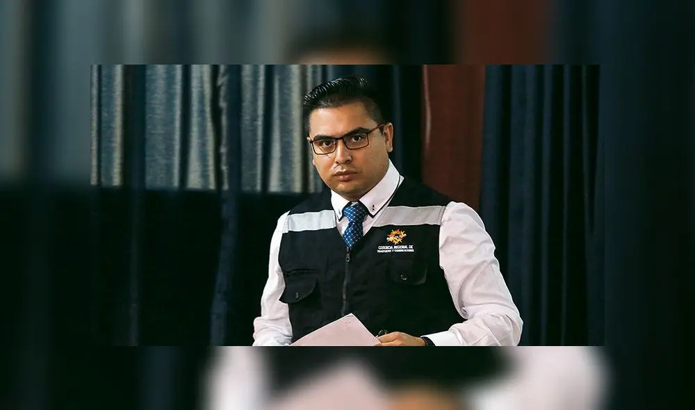 GROVER DELGADO GERENTE DE TRANSPORTESDEL GOBIERNO REGIONAL DE AREQUIPA EN CONFERENCIA DEPRENSA PARA ANUNCIAR EL ALZA DE COSTOS DE TARIFAS DE REVALIDACIONES DE BREVETES 