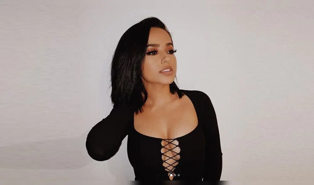 ¿Becky G se operó el busto? fotos la dejaría en evidencia