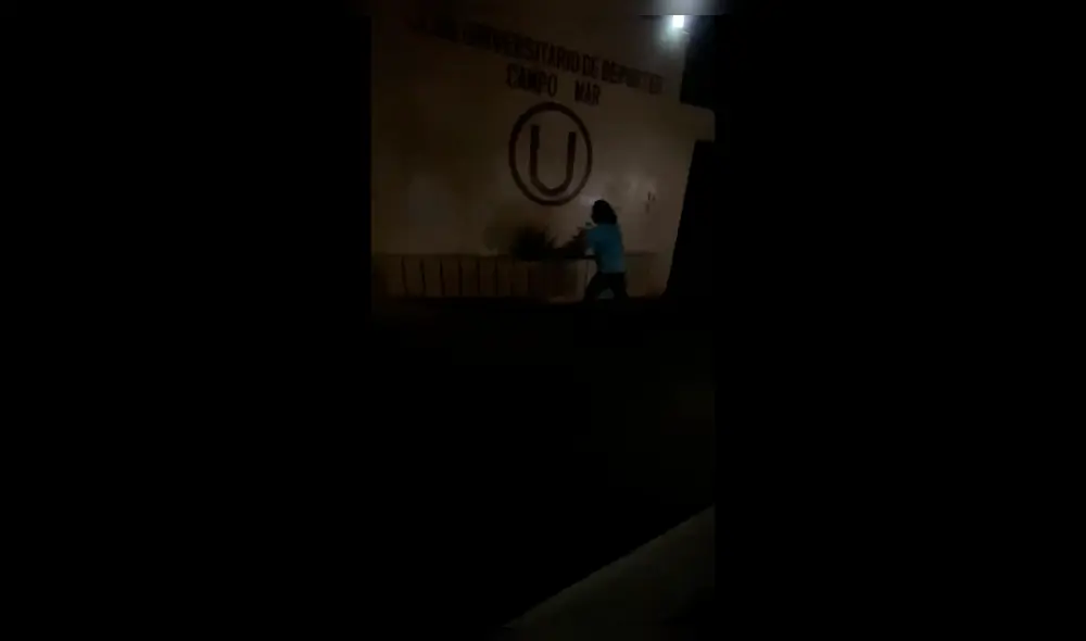 Universitario: queman el frontis de Campo Mar en horas de la madrugada.