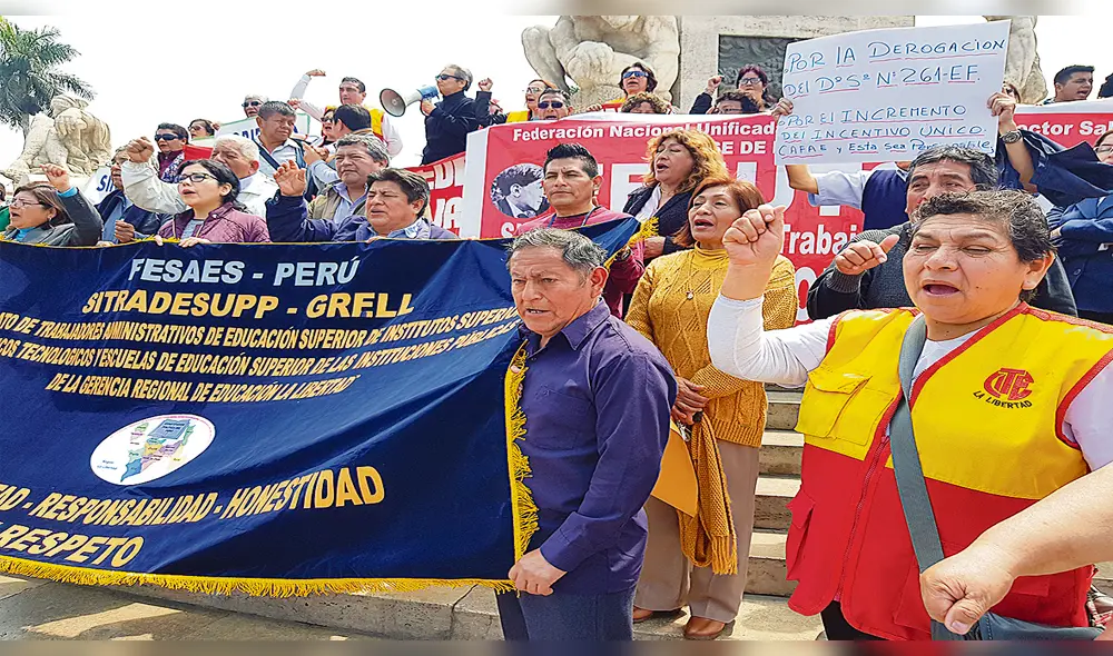 Rechazan Decreto Legislativo 261 con protestas. Rechazan Decreto Legislativo 261 con protestas.