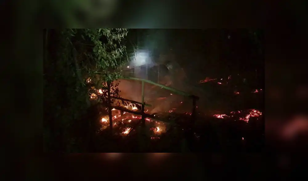 Tras incendiar las cabañas, los sospechosos huyeron. Foto: @RadioPortales/Chile