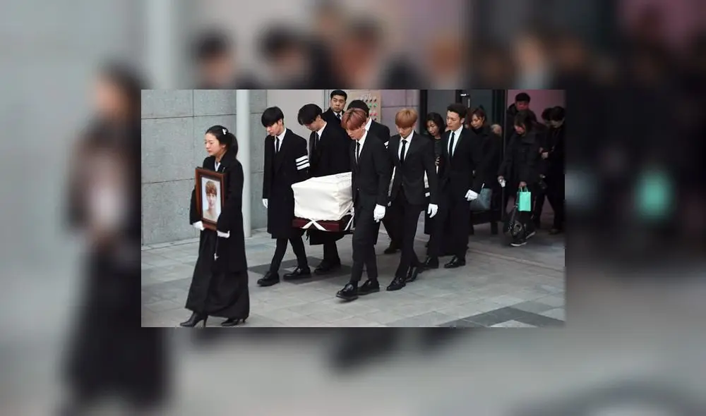 Compañeros de su banda y otras grandes estrellas de K-pop cargan ataúd de Kim Jong-hyun|FOTOS Compañeros de su banda y otras grandes estrellas de K-pop cargan ataúd de Kim Jong-hyun|FOTOS